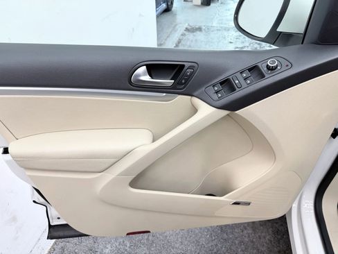 Used 2012 Volkswagen Tiguan SEL image 9
