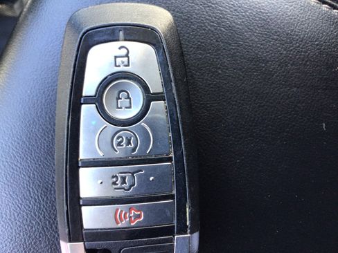 Used 2020 Ford Explorer XLT w/ Equipment Group 202A AWD/4WD image 17