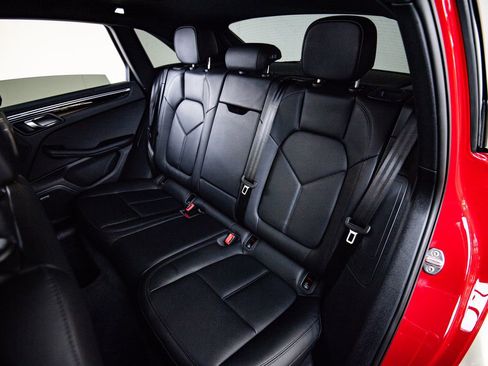 Certified 2026 Porsche Macan image 24