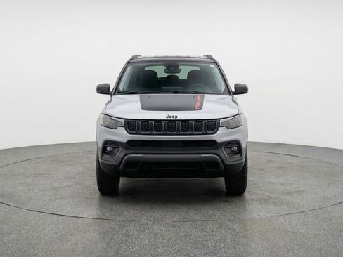 Used 2025 Jeep Compass Trailhawk AWD/4WD image 2