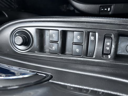 Used 2018 Buick Encore Essence image 18