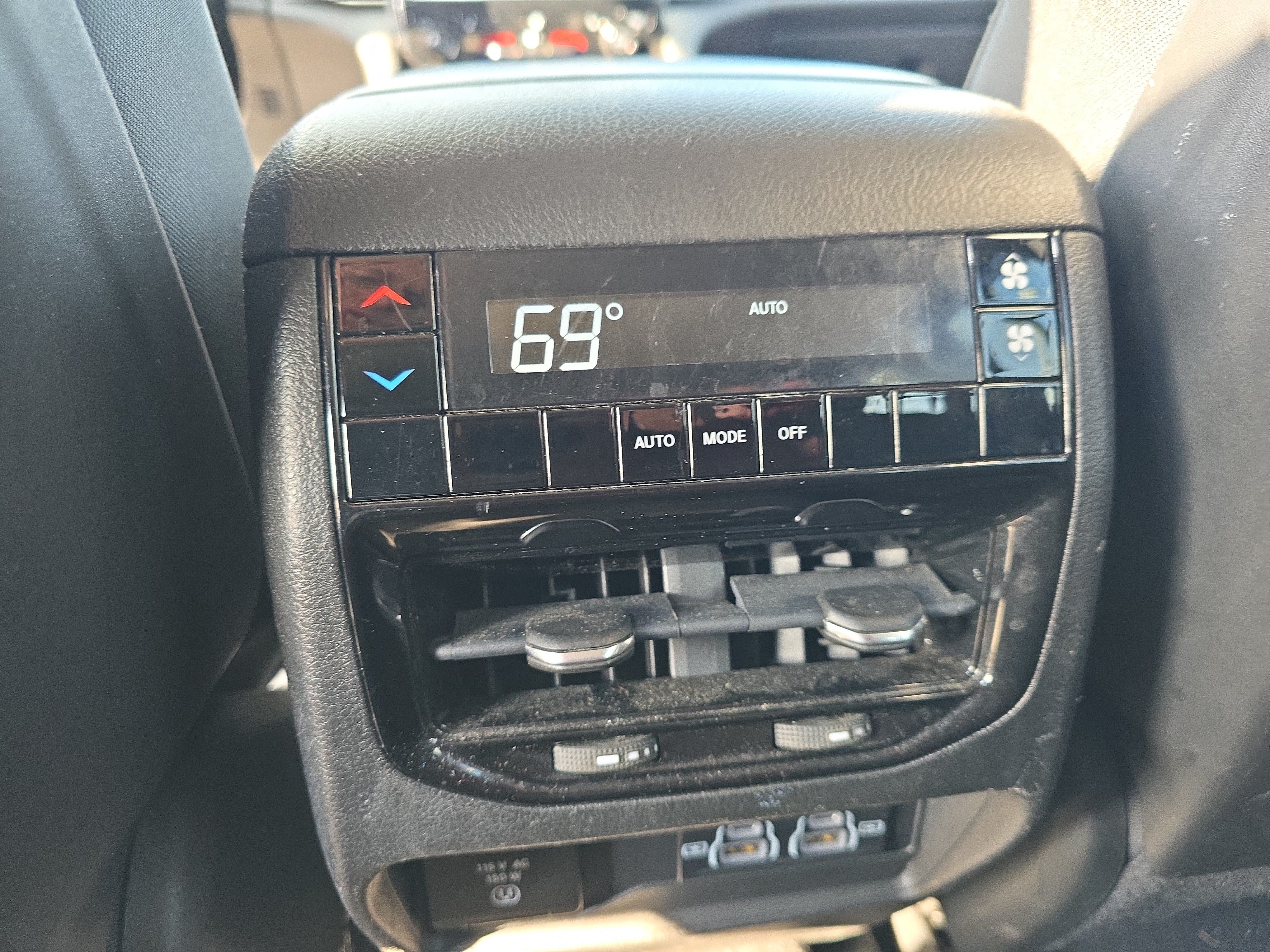 Used 2022 Jeep Grand Cherokee L Laredo w/ Luxury Tech Group I AWD/4WD image 18