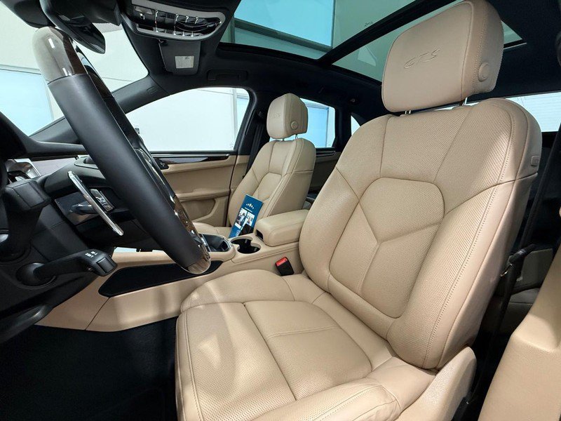 Certified 2024 Porsche Macan GTS AWD/4WD image 5
