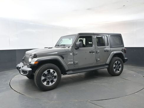 Used 2022 Jeep Wrangler Unlimited Sahara w/ Dual Top Group AWD/4WD image 2