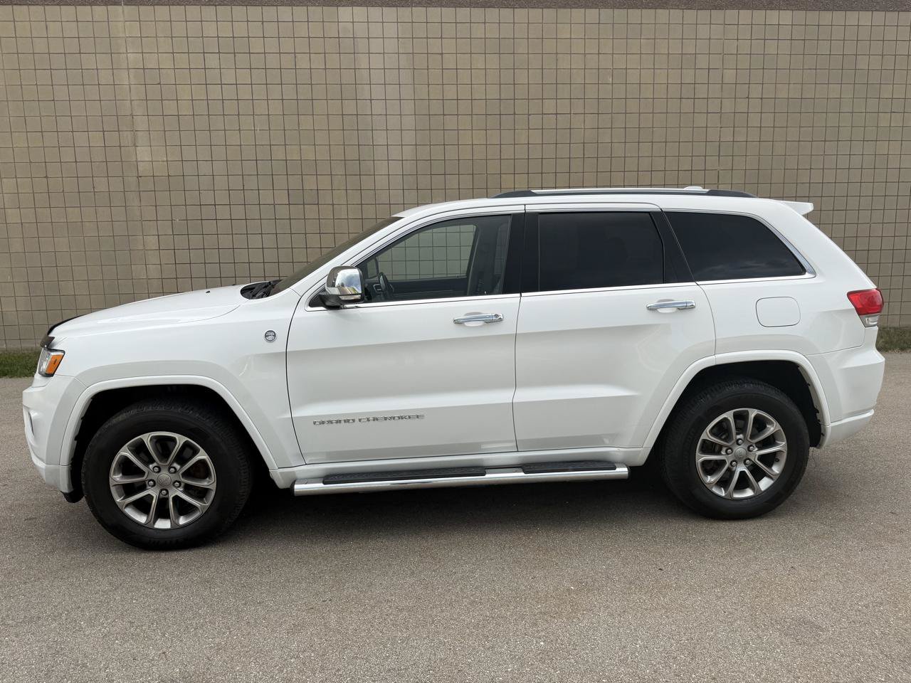 Used 2015 Jeep Grand Cherokee Overland w/ Advanced Technology Group AWD/4WD image 8