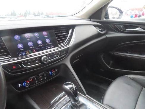 Used 2019 Buick Regal Essence w/ Driver Confidence Package I image 39