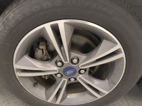 Used 2018 Ford Focus SE w/ SE Appearance Package image 31