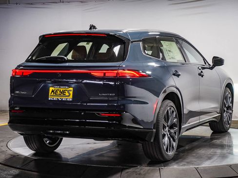 New 2025 Toyota Crown Signia image 4