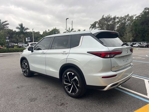 Used 2024 Mitsubishi Outlander FWD image 16