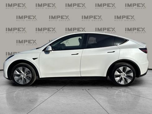 Used 2022 Tesla Model Y Long Range image 2