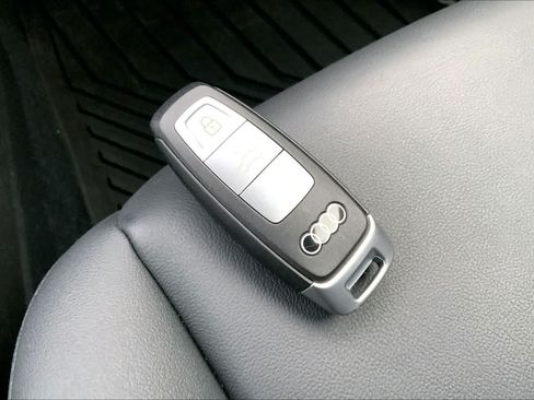 Used 2024 Audi Q4 e-tron Premium AWD/4WD image 19