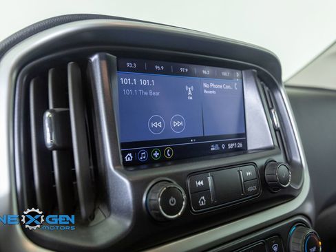 Used 2022 Chevrolet Colorado LT AWD/4WD image 19