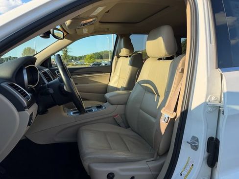 Used 2018 Jeep Grand Cherokee Limited AWD/4WD image 15
