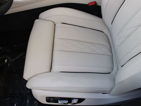 Used 2026 BMW X5 sDrive40i w/ M Sport Package image 14