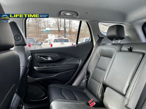 Used 2024 GMC Terrain SLT image 21