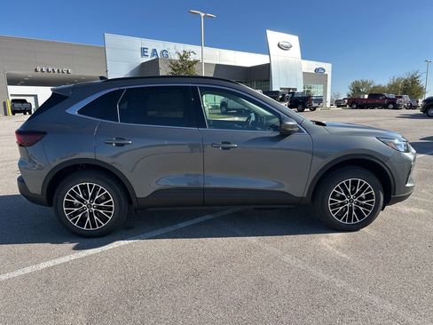 New 2026 Ford Escape SE image 9