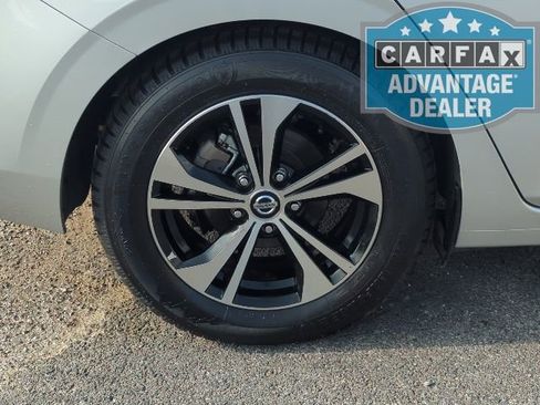 Used 2023 Nissan Sentra SV image 3