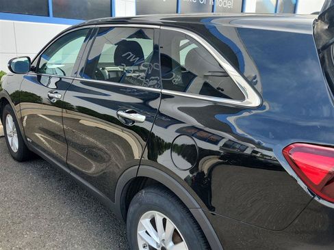 Used 2020 Kia Sorento LX AWD/4WD image 2