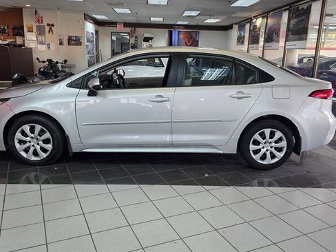 Used 2023 Toyota Corolla LE image 2
