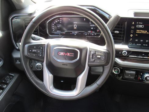 Used 2025 GMC Sierra 1500 SLT image 22