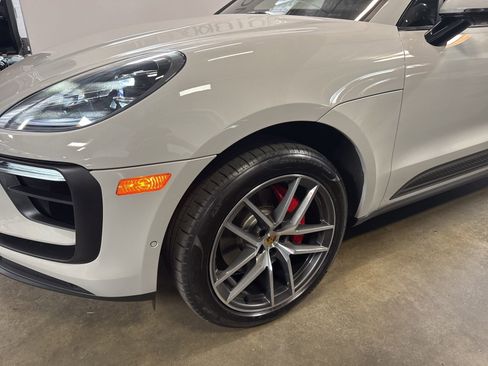Used 2023 Porsche Macan S AWD/4WD image 4