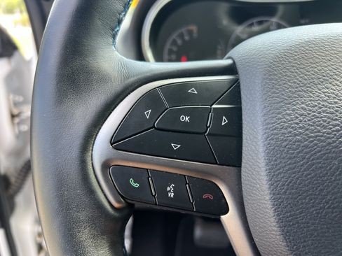 Used 2019 Jeep Grand Cherokee Laredo RWD image 22