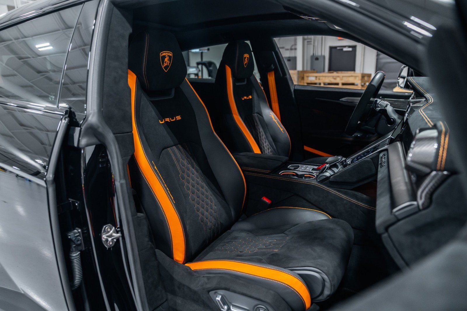 Used 2024 Lamborghini Urus Performante AWD/4WD image 13