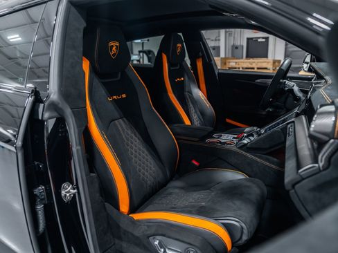 Used 2024 Lamborghini Urus Performante AWD/4WD image 13