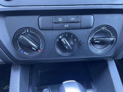 Used 2015 Volkswagen Jetta S image 37