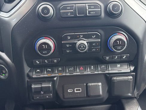 Used 2019 Chevrolet Silverado 1500 LTZ w/ LTZ Texas Edition RWD image 11
