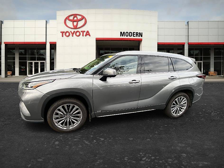 Used 2025 Toyota Highlander Limited AWD/4WD image 10