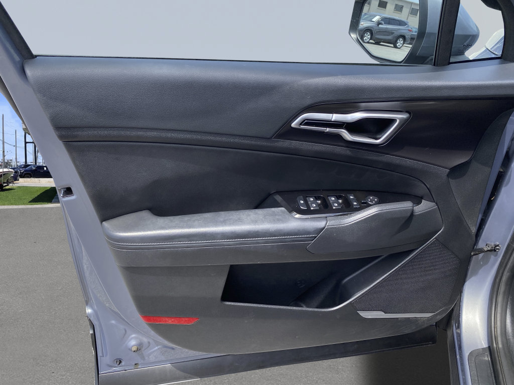 Used 2024 Kia Sportage EX FWD image 17