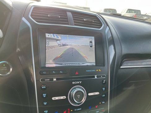 Used 2017 Ford Explorer Platinum image 45