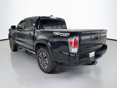 Used 2022 Toyota Tacoma TRD Sport image 9