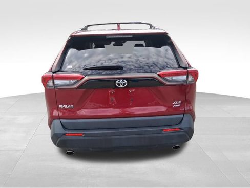 Used 2022 Toyota RAV4 XLE Premium AWD/4WD image 7