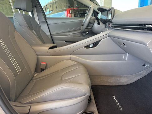Used 2023 Hyundai Elantra SEL w/ Convenience Package image 17