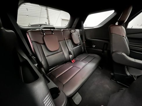 Used 2023 Ford Explorer Platinum w/ Technology Package image 39