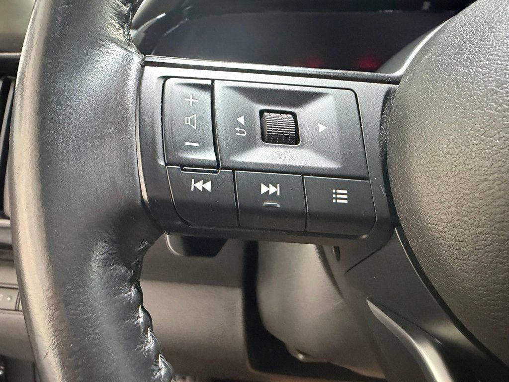 Used 2024 Nissan Pathfinder SV FWD image 18
