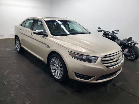 Used 2017 Ford Taurus Limited image 3