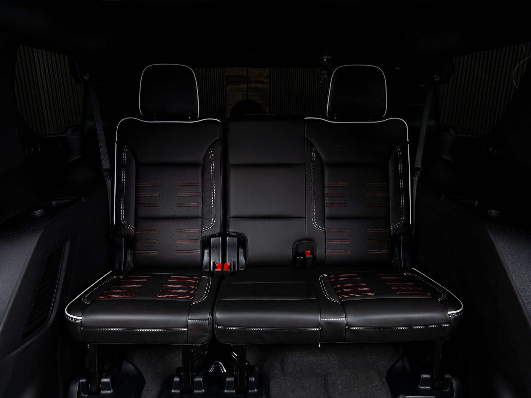 Used 2025 GMC Yukon AT4 Ultimate AWD/4WD image 36