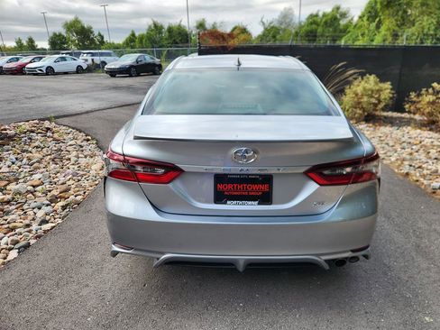 Used 2024 Toyota Camry SE image 4