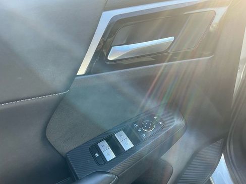 Used 2023 Mitsubishi Outlander SE image 16