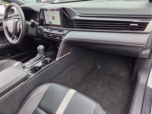 Used 2025 Toyota Camry SE FWD image 16