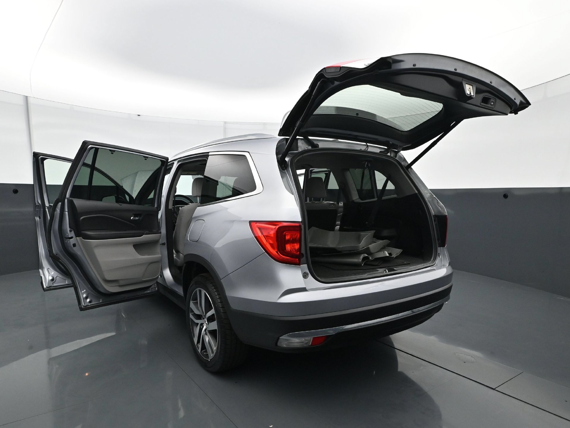 Used 2017 Honda Pilot Touring image 33