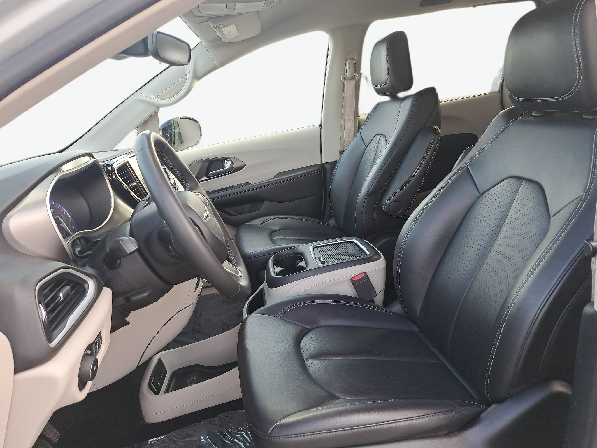 Used 2024 Chrysler Pacifica Touring-L FWD image 17