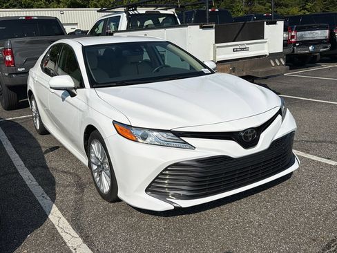 Used 2019 Toyota Camry XLE FWD image 15