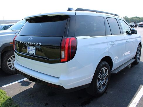 Used 2025 Ford Expedition Active AWD/4WD image 5