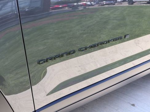New 2026 Jeep Grand Cherokee Limited w/ Limited Altitude Package AWD/4WD image 8