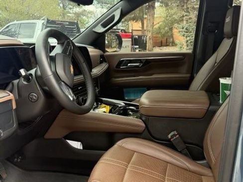 Used 2025 Chevrolet Tahoe High Country AWD/4WD image 5