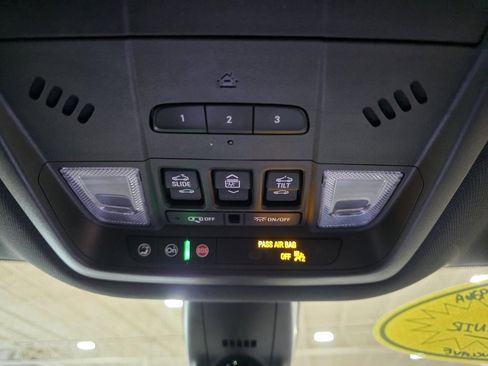 Used 2024 Buick Enclave Avenir w/ Avenir Technology Package image 27